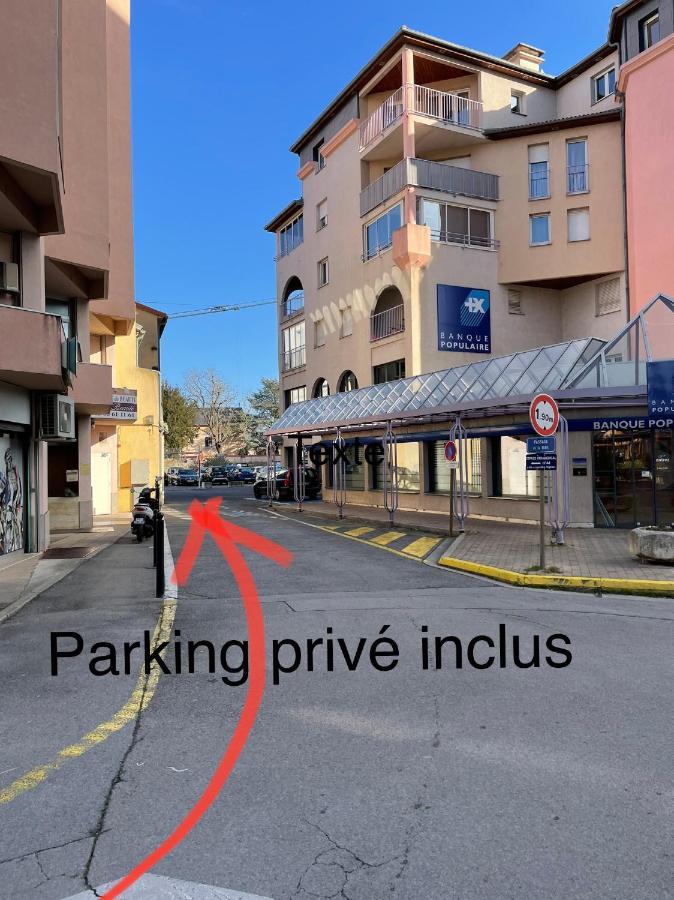 T2 Plein Centre Au 1Er Etage Avec Parking Prive Apartment Millau Bagian luar foto