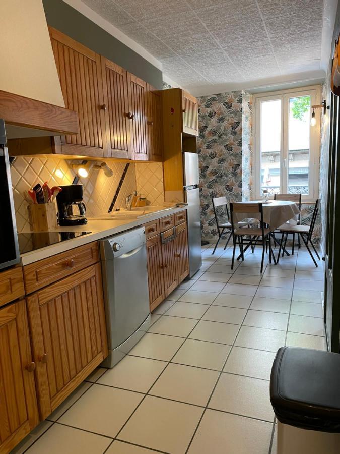 T2 Plein Centre Au 1Er Etage Avec Parking Prive Apartment Millau Bagian luar foto