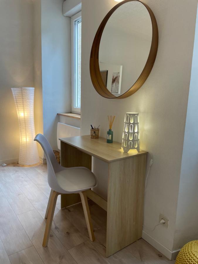 T2 Plein Centre Au 1Er Etage Avec Parking Prive Apartment Millau Bagian luar foto