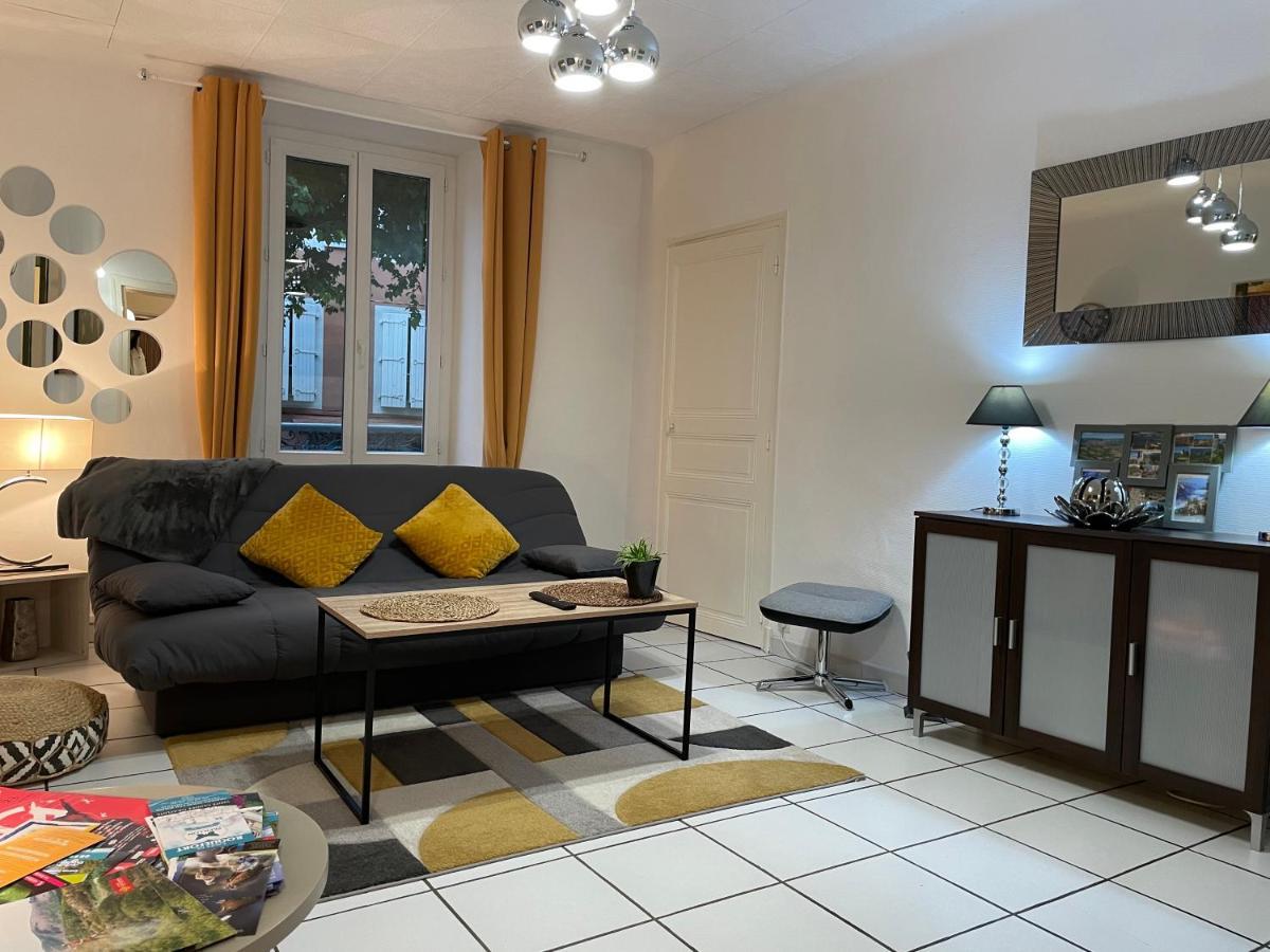 T2 Plein Centre Au 1Er Etage Avec Parking Prive Apartment Millau Bagian luar foto