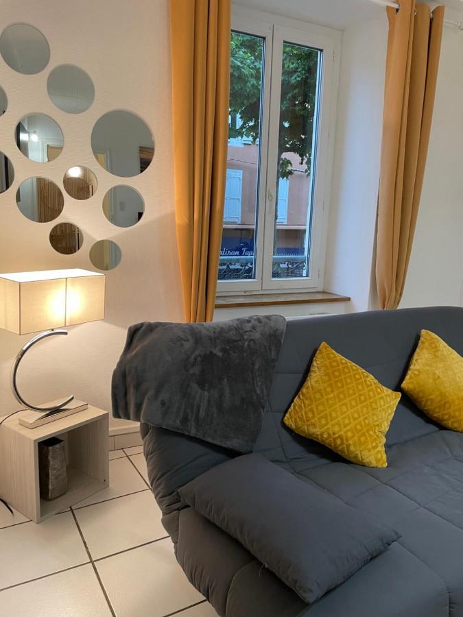 T2 Plein Centre Au 1Er Etage Avec Parking Prive Apartment Millau Bagian luar foto