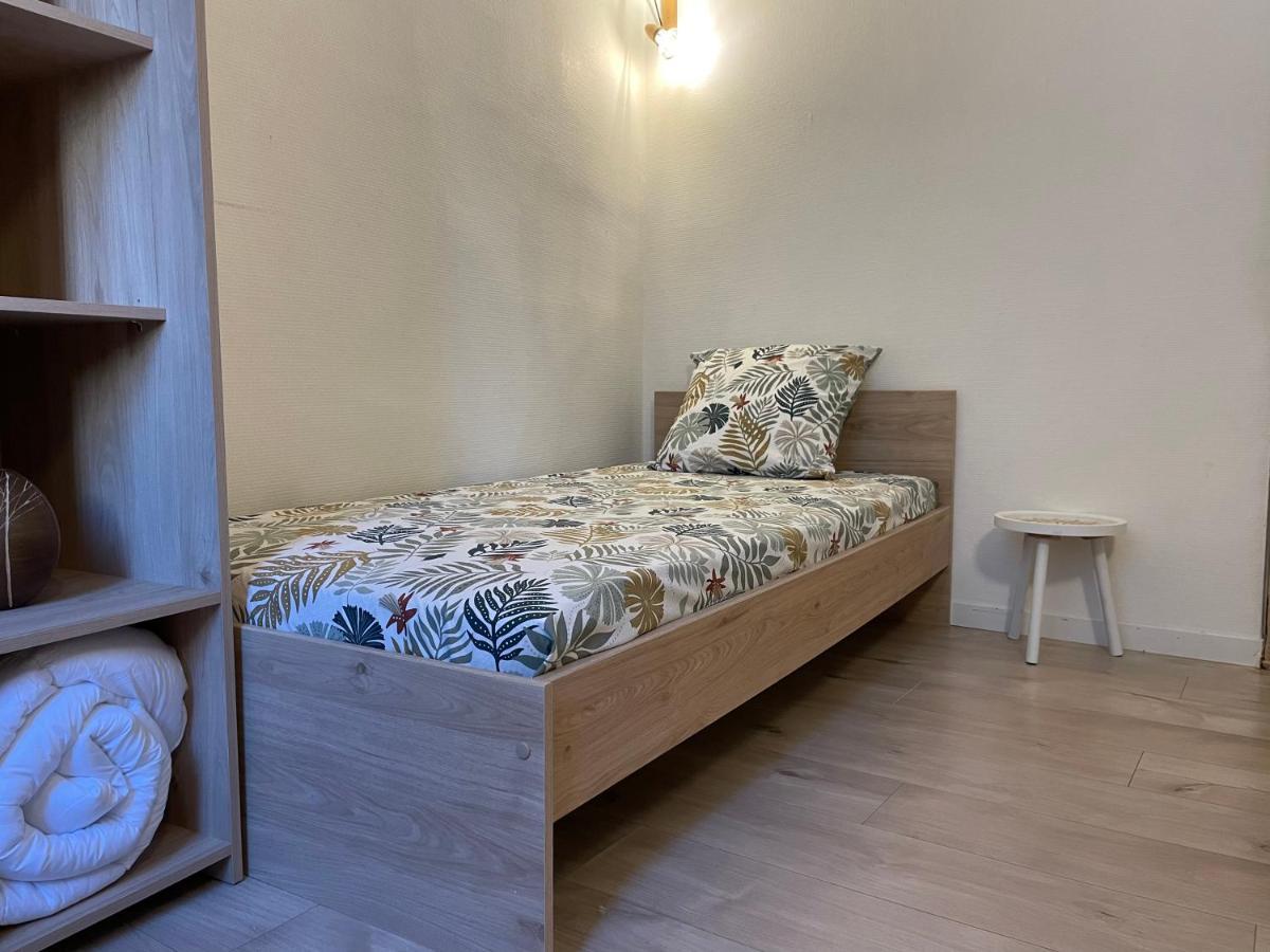 T2 Plein Centre Au 1Er Etage Avec Parking Prive Apartment Millau Bagian luar foto