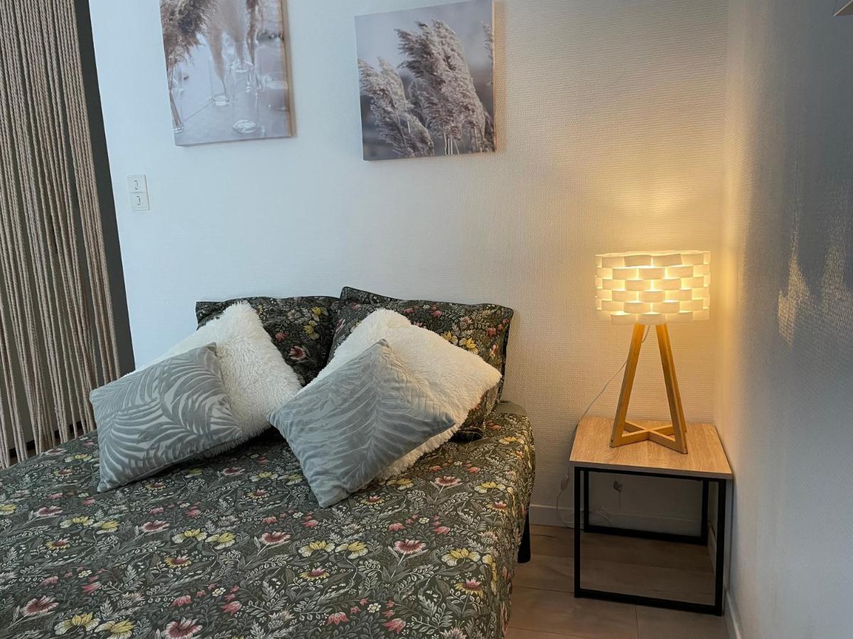 T2 Plein Centre Au 1Er Etage Avec Parking Prive Apartment Millau Bagian luar foto